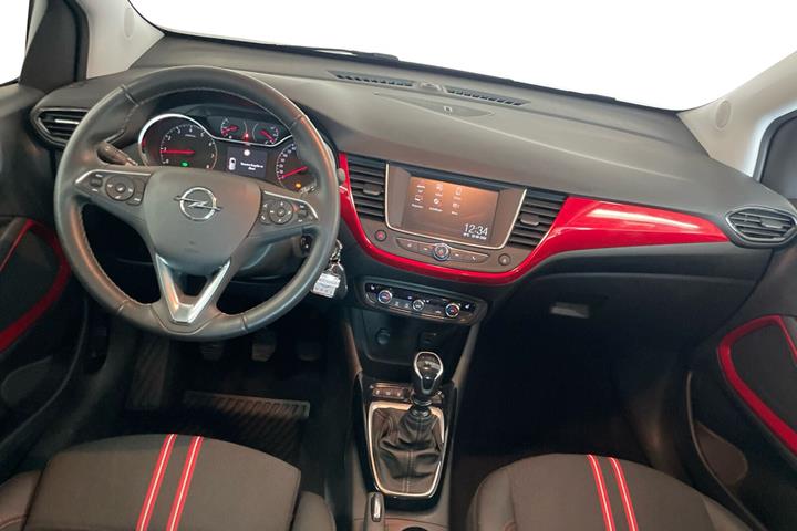 Sølv Opel Crossland fra 2023