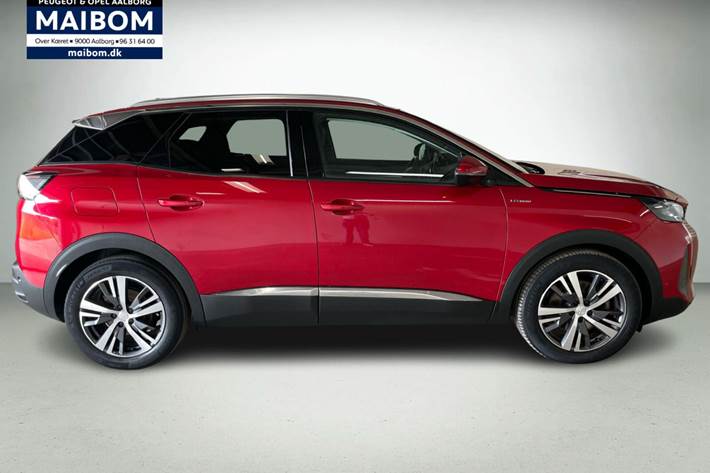 Rød Peugeot 3008 fra 2021