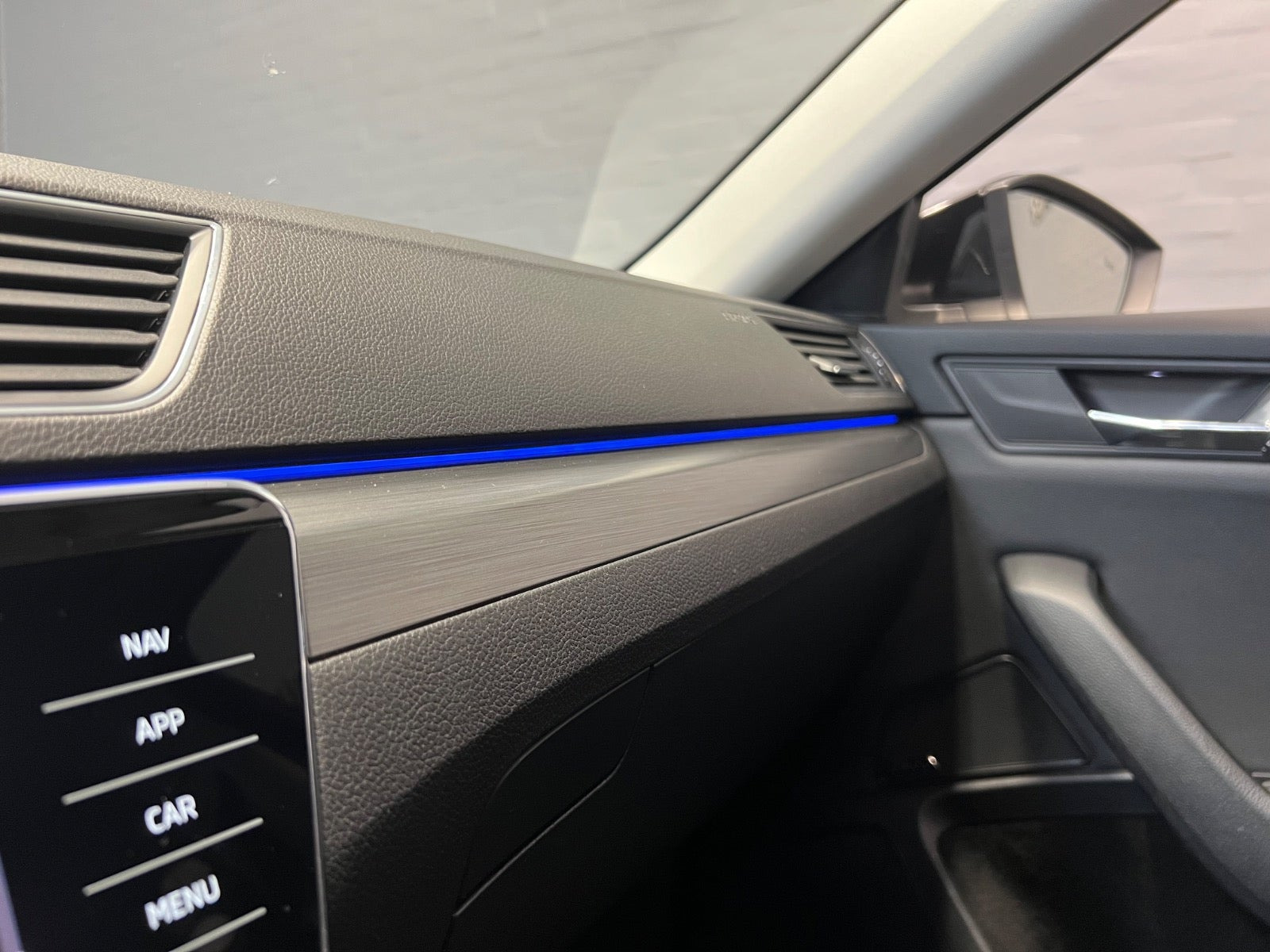 Sort Skoda Superb fra 2018