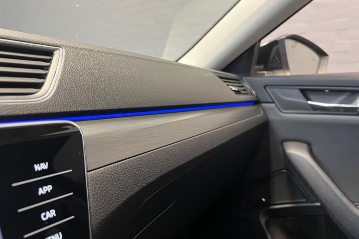 Sort Skoda Superb fra 2018