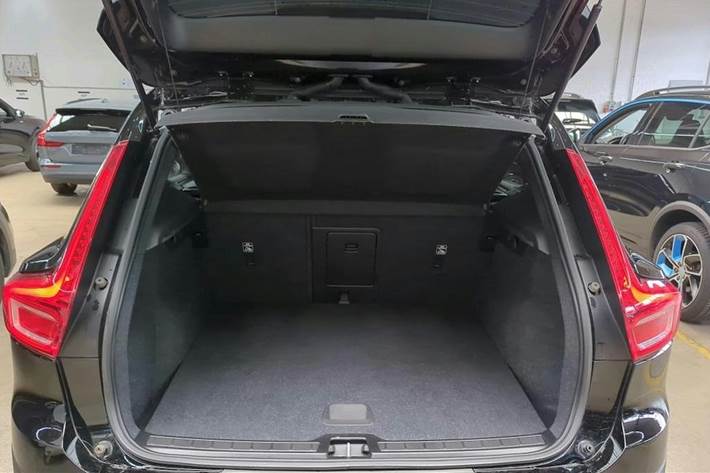 Sort Volvo XC40 fra 2023