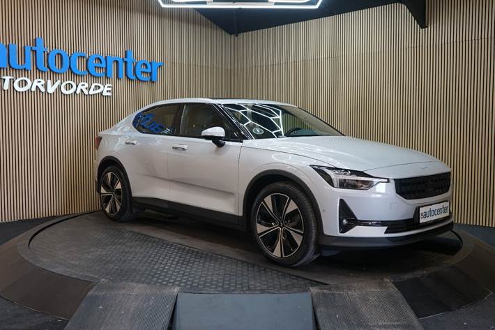 Grå Polestar 2 fra 2023 set udefra