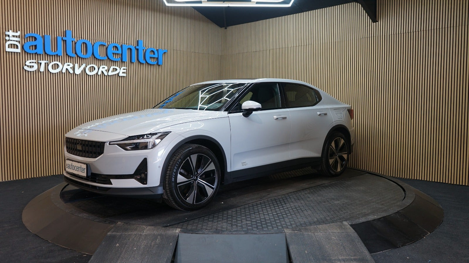 Grå Polestar 2 fra 2023