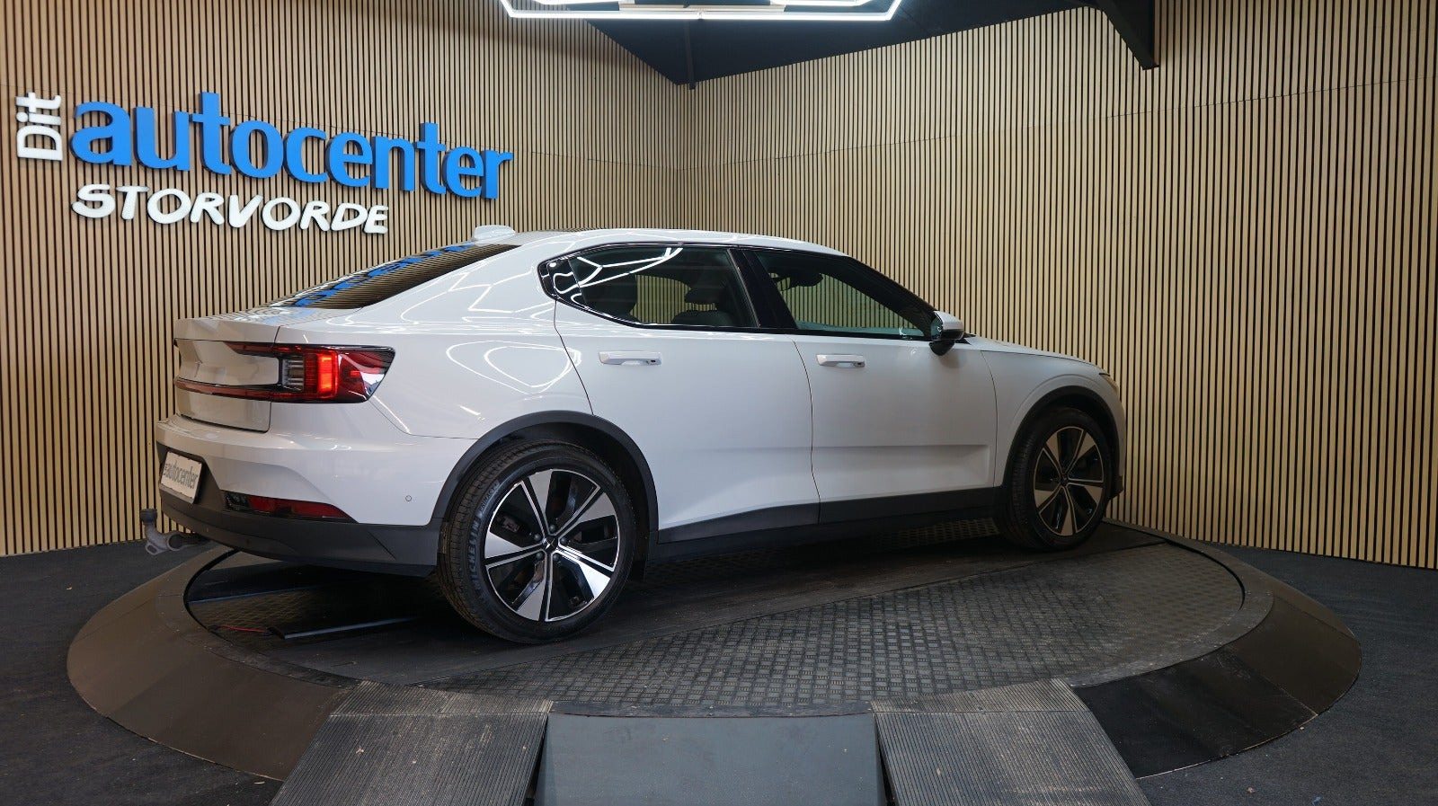 Grå Polestar 2 fra 2023