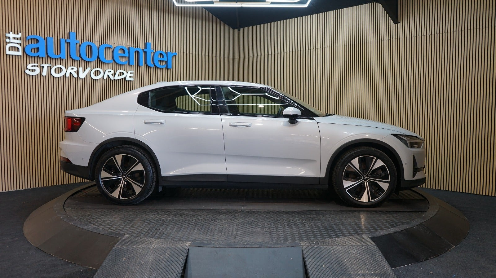 Grå Polestar 2 fra 2023