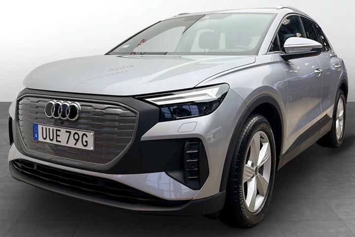 Sølv Audi Q4 e-tron fra 2022 set udefra