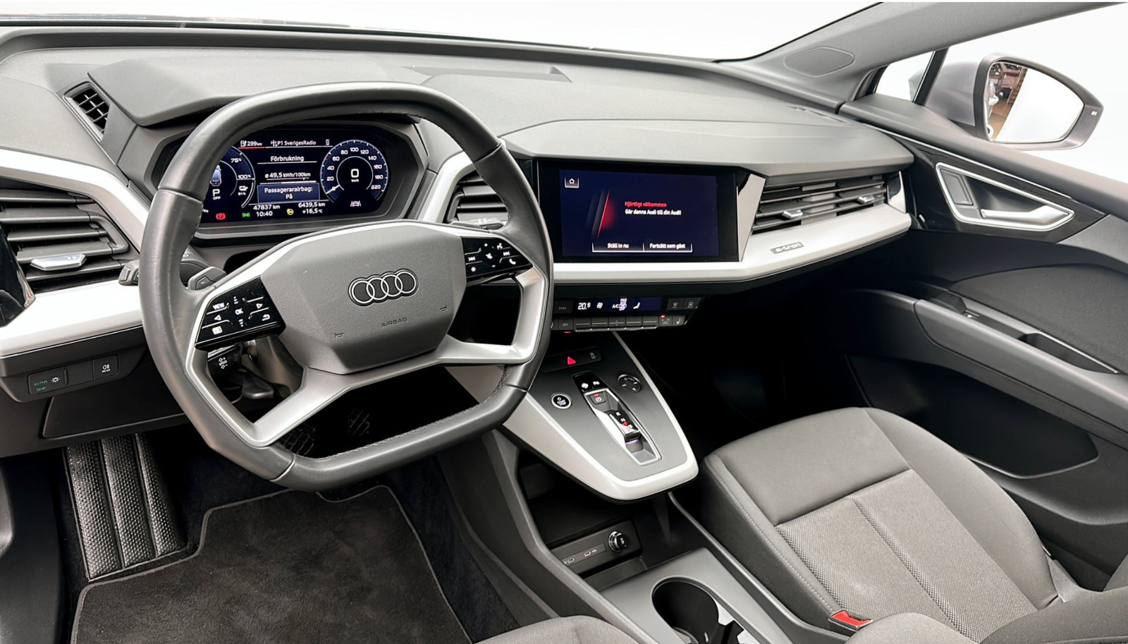 Sølv Audi Q4 e-tron fra 2022