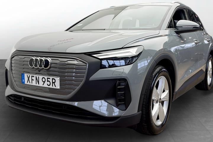 Grå Audi Q4 e-tron fra 2023 set udefra