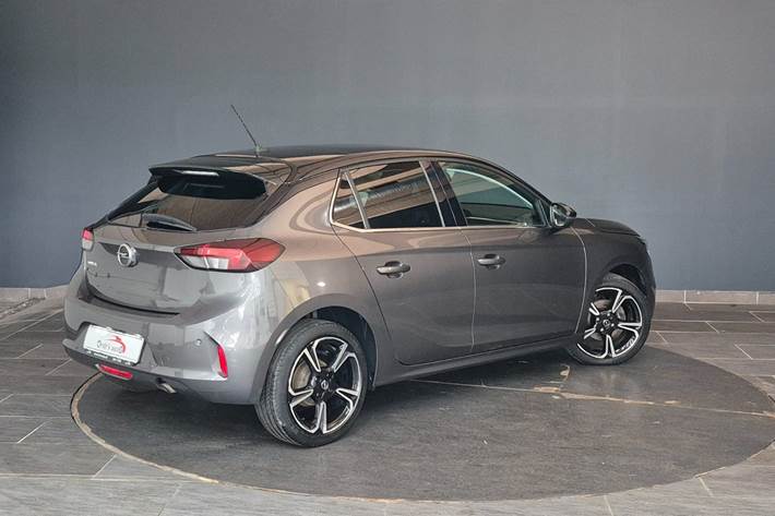 Grå Opel Corsa fra 2020