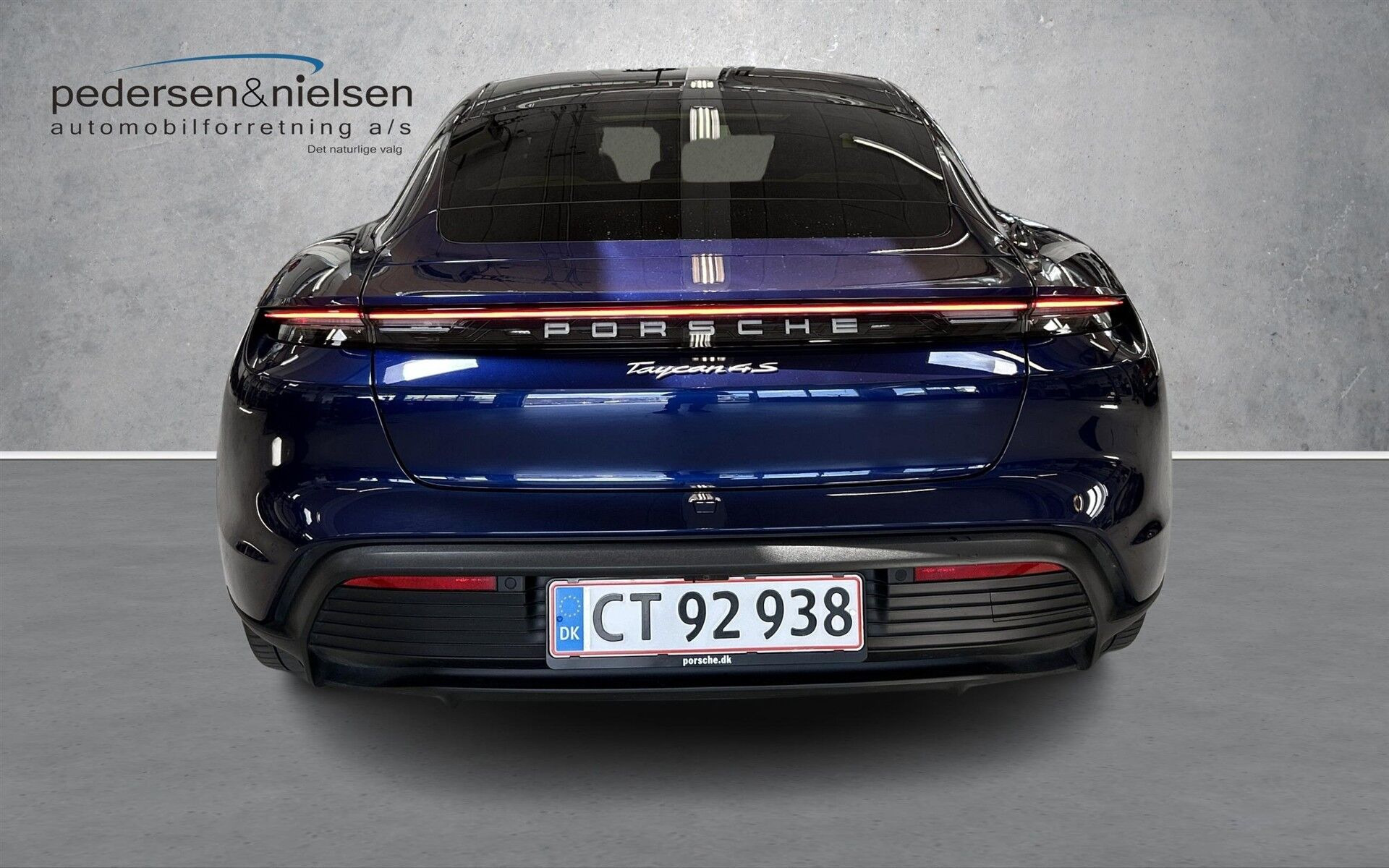 Blå Porsche Taycan fra 2020