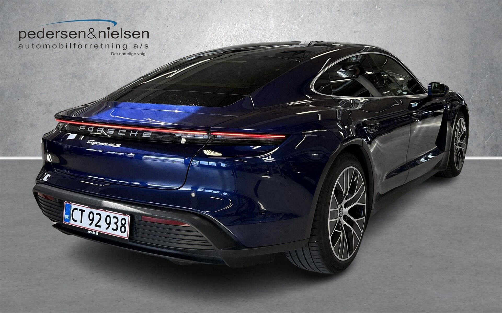 Blå Porsche Taycan fra 2020