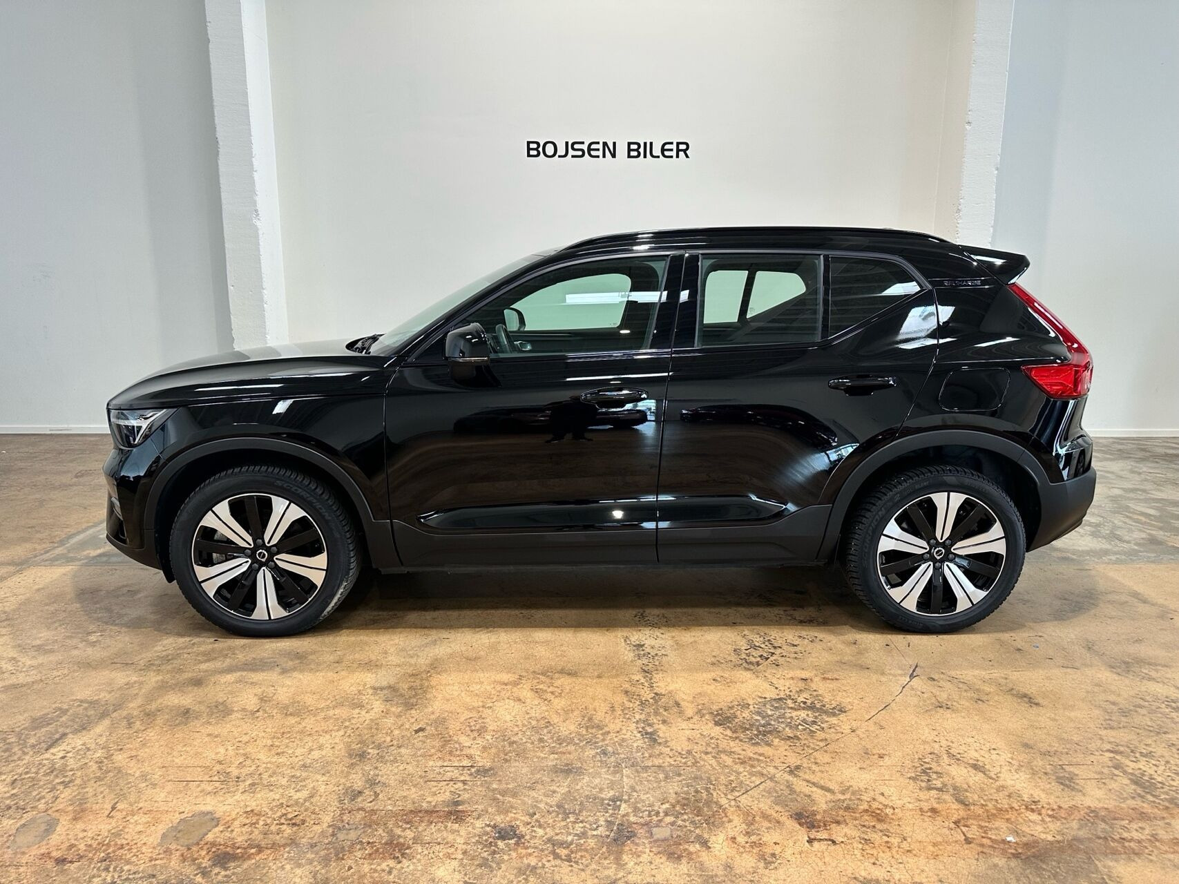 Sort Volvo XC40 fra 2023