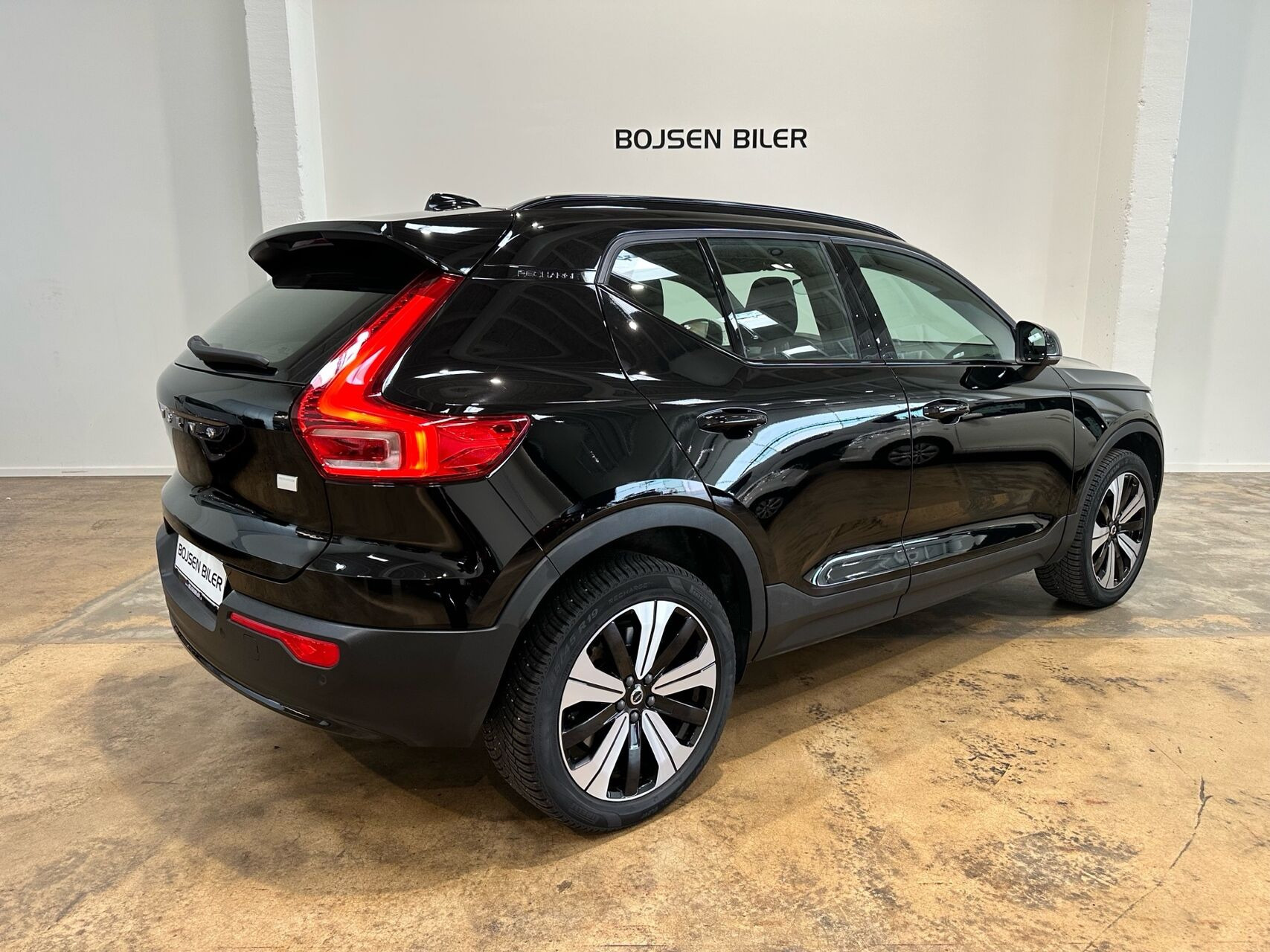 Sort Volvo XC40 fra 2023