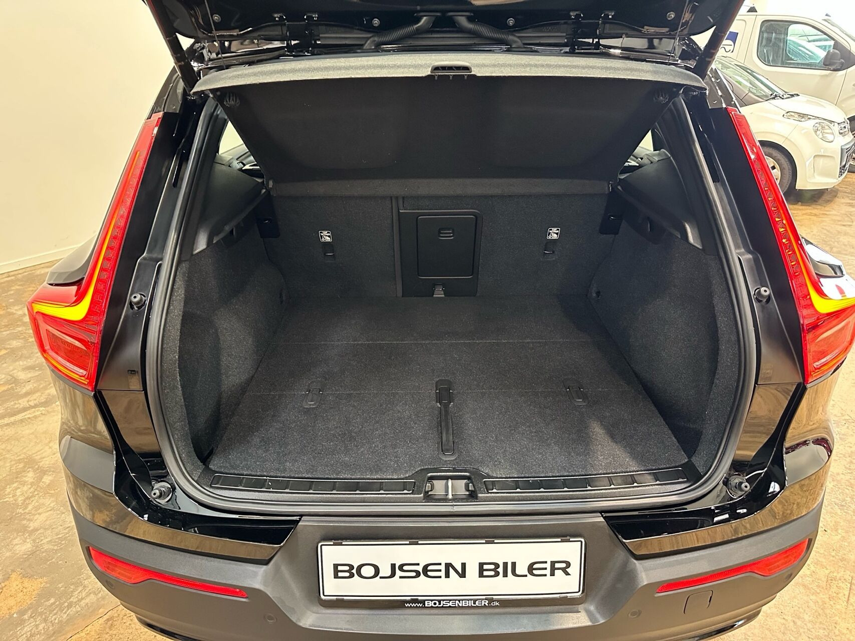 Sort Volvo XC40 fra 2023