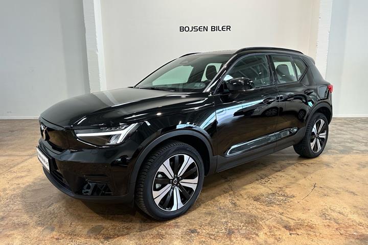 Sort Volvo XC40 fra 2023 set udefra