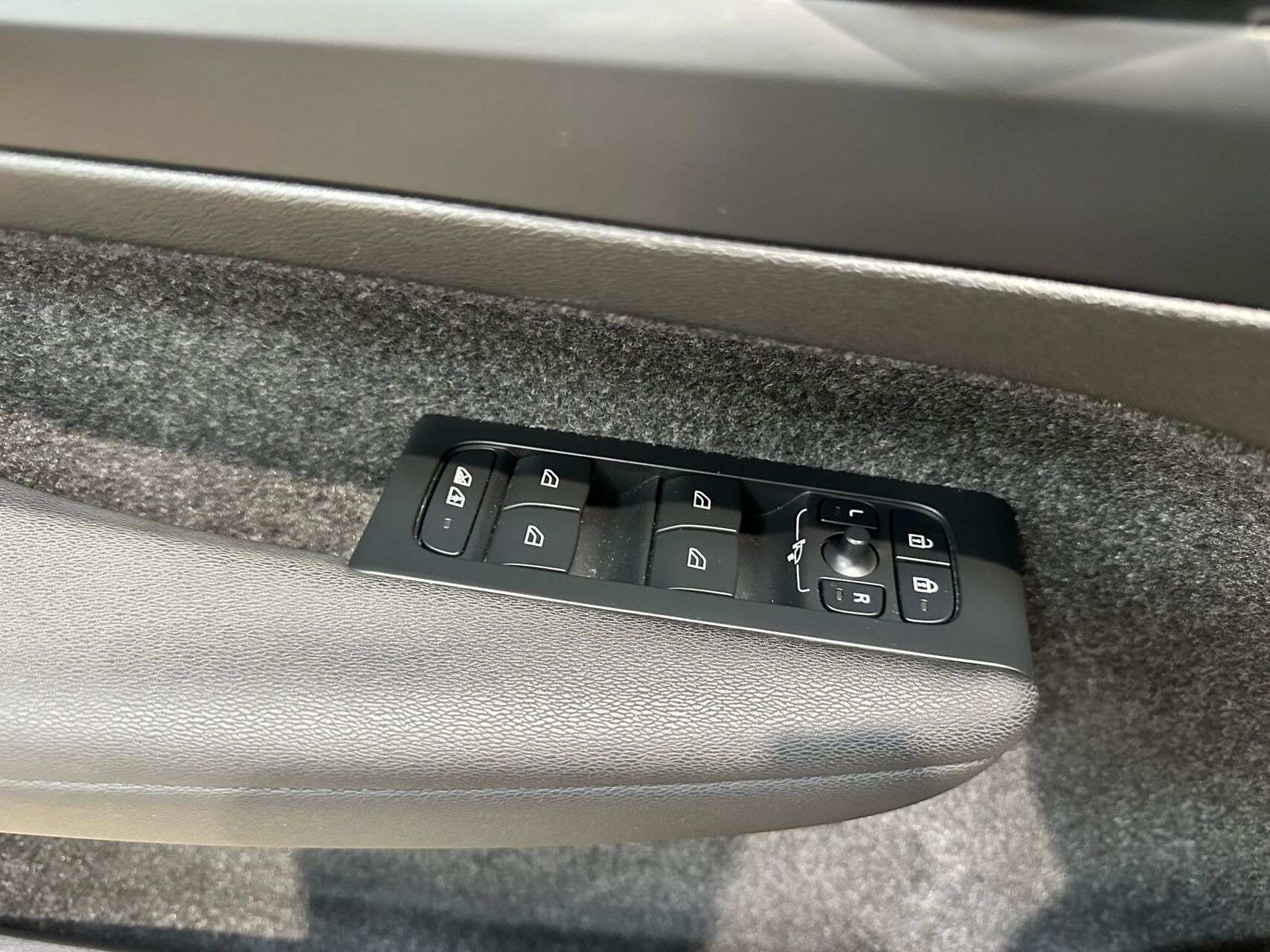 Sort Volvo XC40 fra 2023