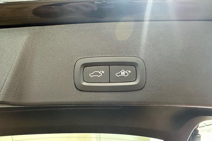 Sort Volvo XC40 fra 2023