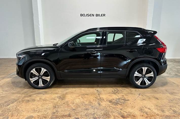 Sort Volvo XC40 fra 2023