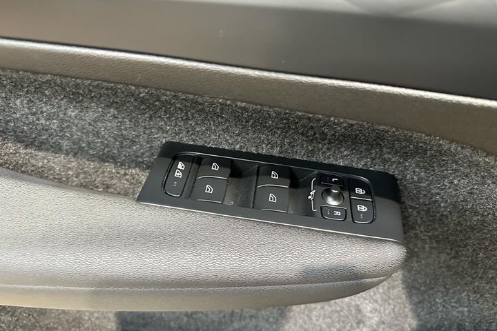 Sort Volvo XC40 fra 2023