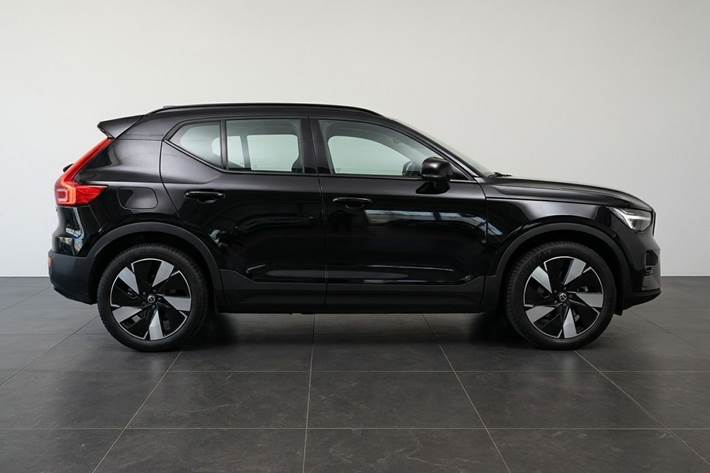 Sort Volvo XC40 fra 2023