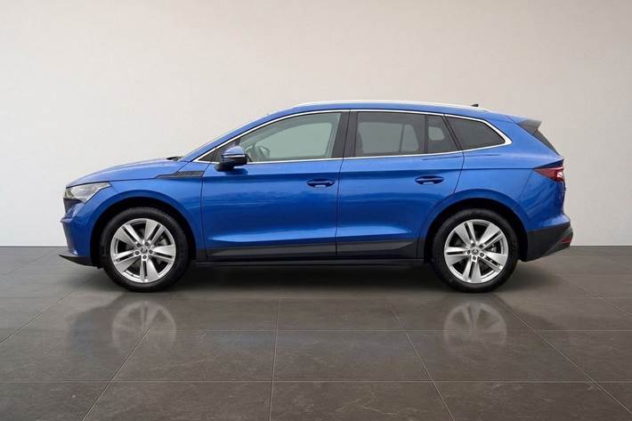 Blå Skoda Enyaq fra 2022