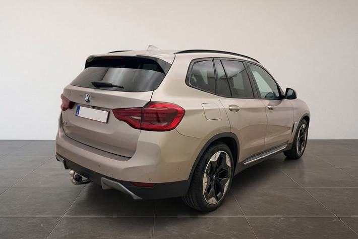 Beige BMW iX3 fra 2021