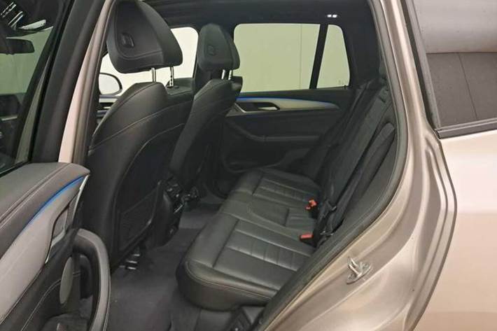 Beige BMW iX3 fra 2021
