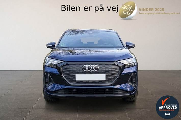Blå Audi Q4 fra 2023