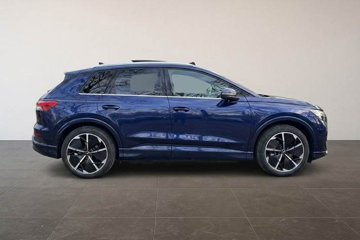 Blå Audi Q4 fra 2023