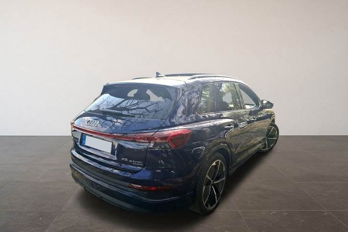 Blå Audi Q4 fra 2023