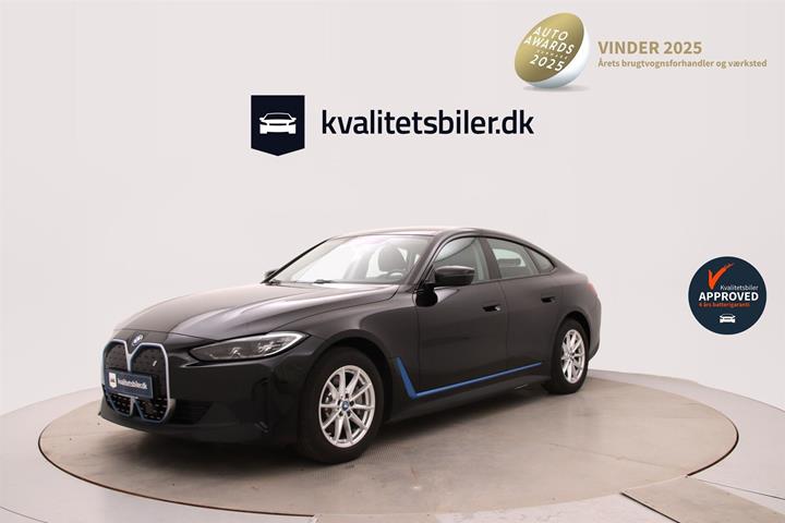 Sort BMW i4 fra 2023 set udefra