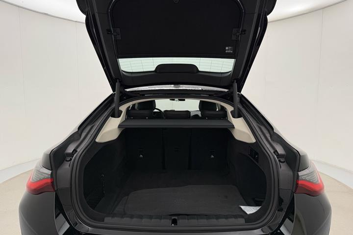Sort BMW i4 fra 2023