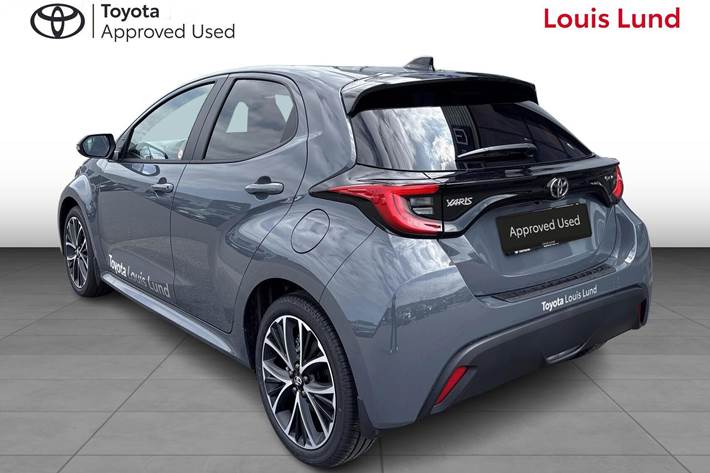 Grå Toyota Yaris fra 2026
