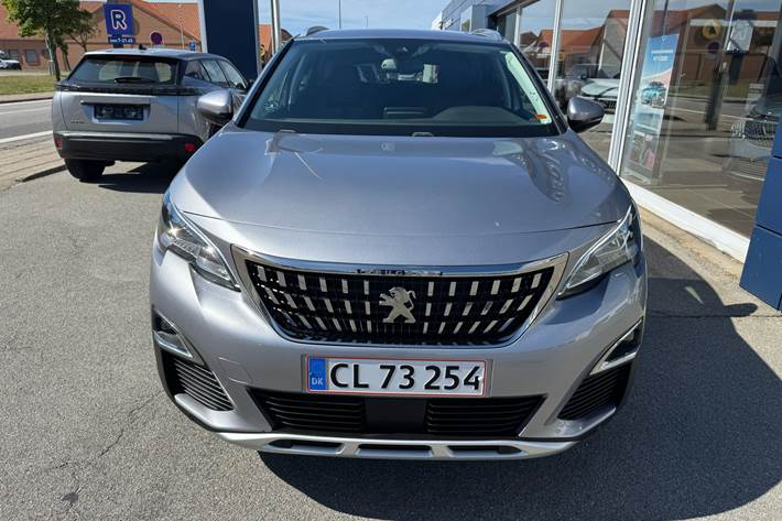 Grå Peugeot 3008 fra 2019