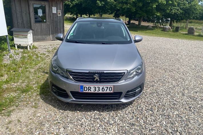 Grå Peugeot 308 fra 2018