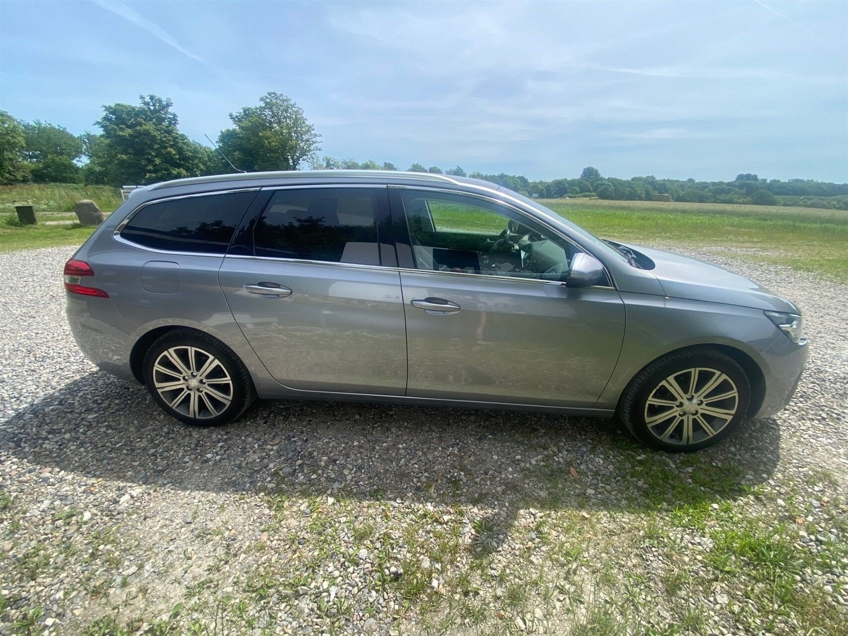 Grå Peugeot 308 fra 2018