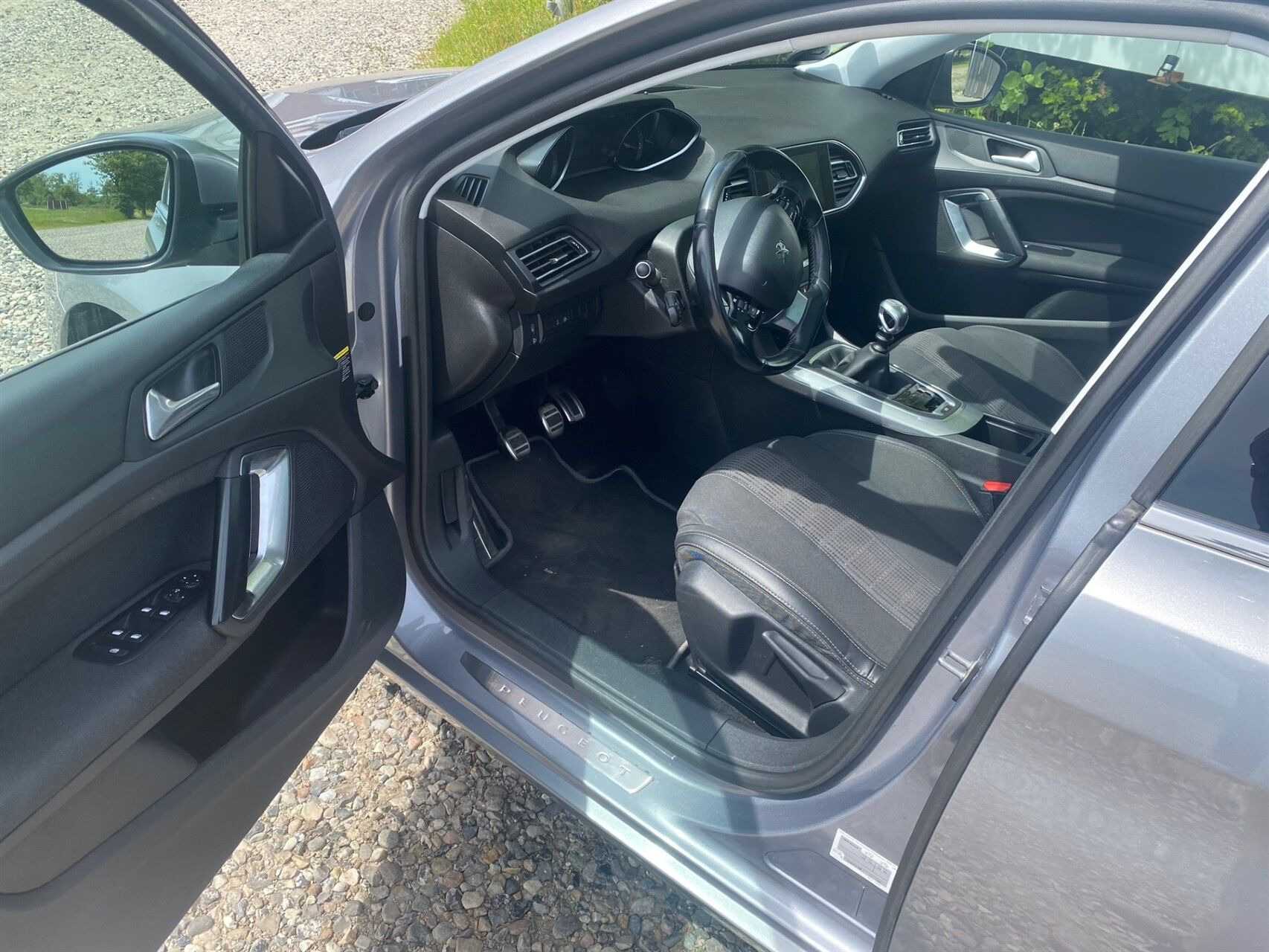 Grå Peugeot 308 fra 2018