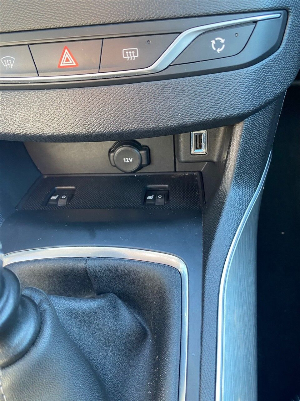 Grå Peugeot 308 fra 2018