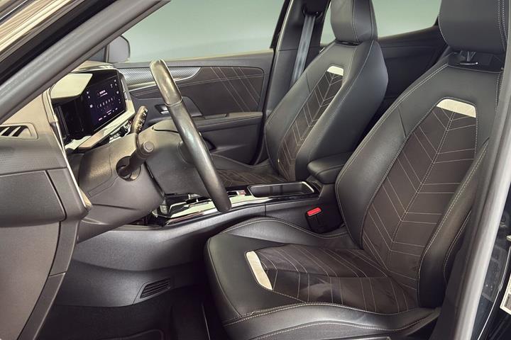 Sort Opel Mokka-e fra 2022