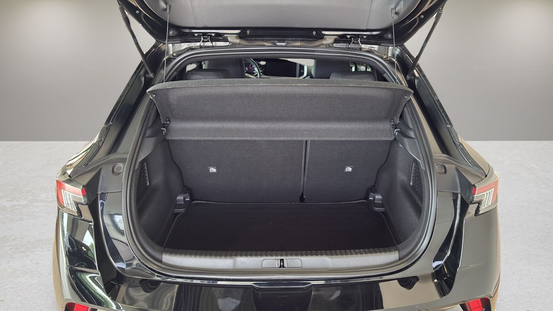Sort Opel Mokka-e fra 2022
