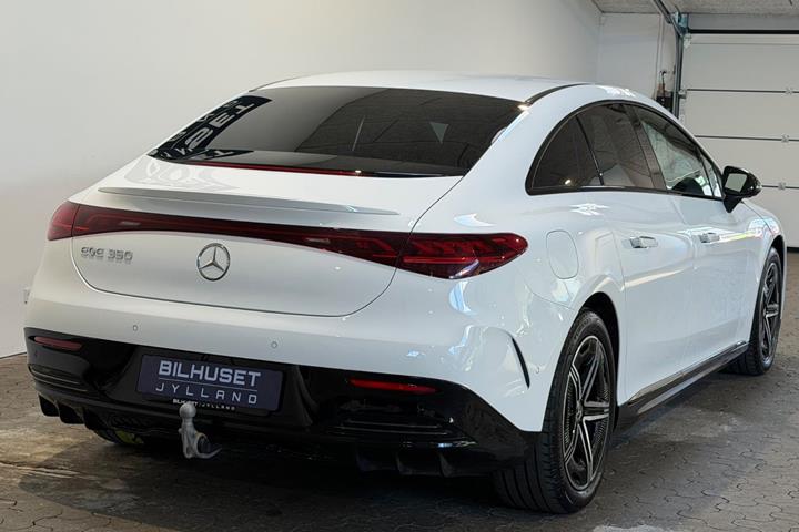 Hvid Mercedes EQE350 fra 2024