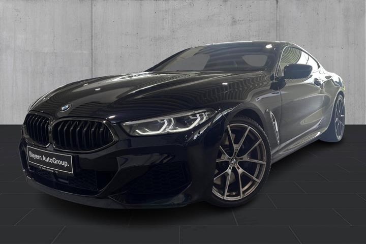 Sort BMW M850i fra 2020 set udefra