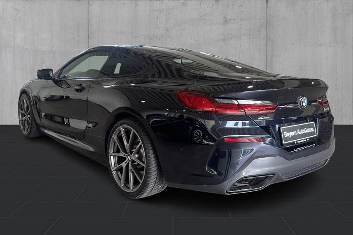 Sort BMW M850i fra 2020