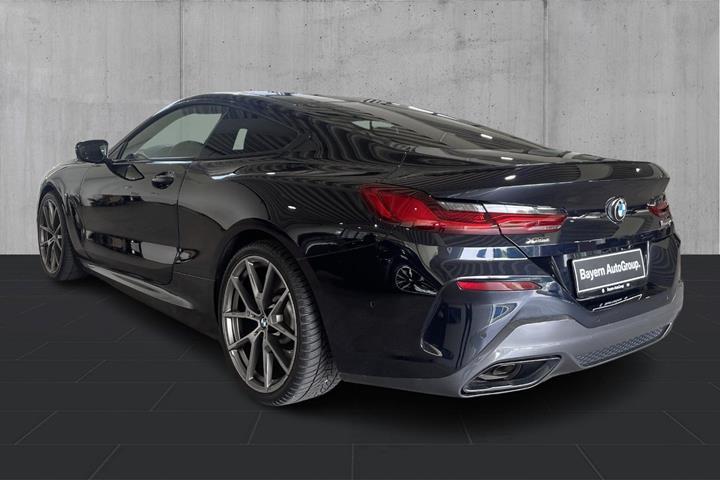 Sort BMW M850i fra 2020