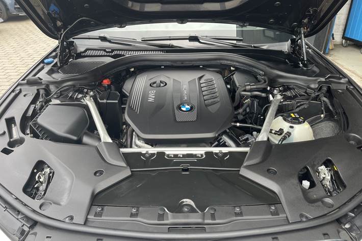 Grå BMW 530d fra 2018