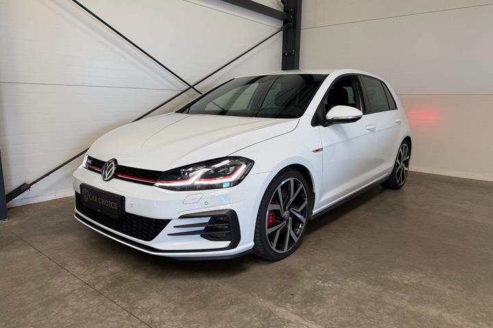 Hvid VW Golf VII fra 2018 set udefra