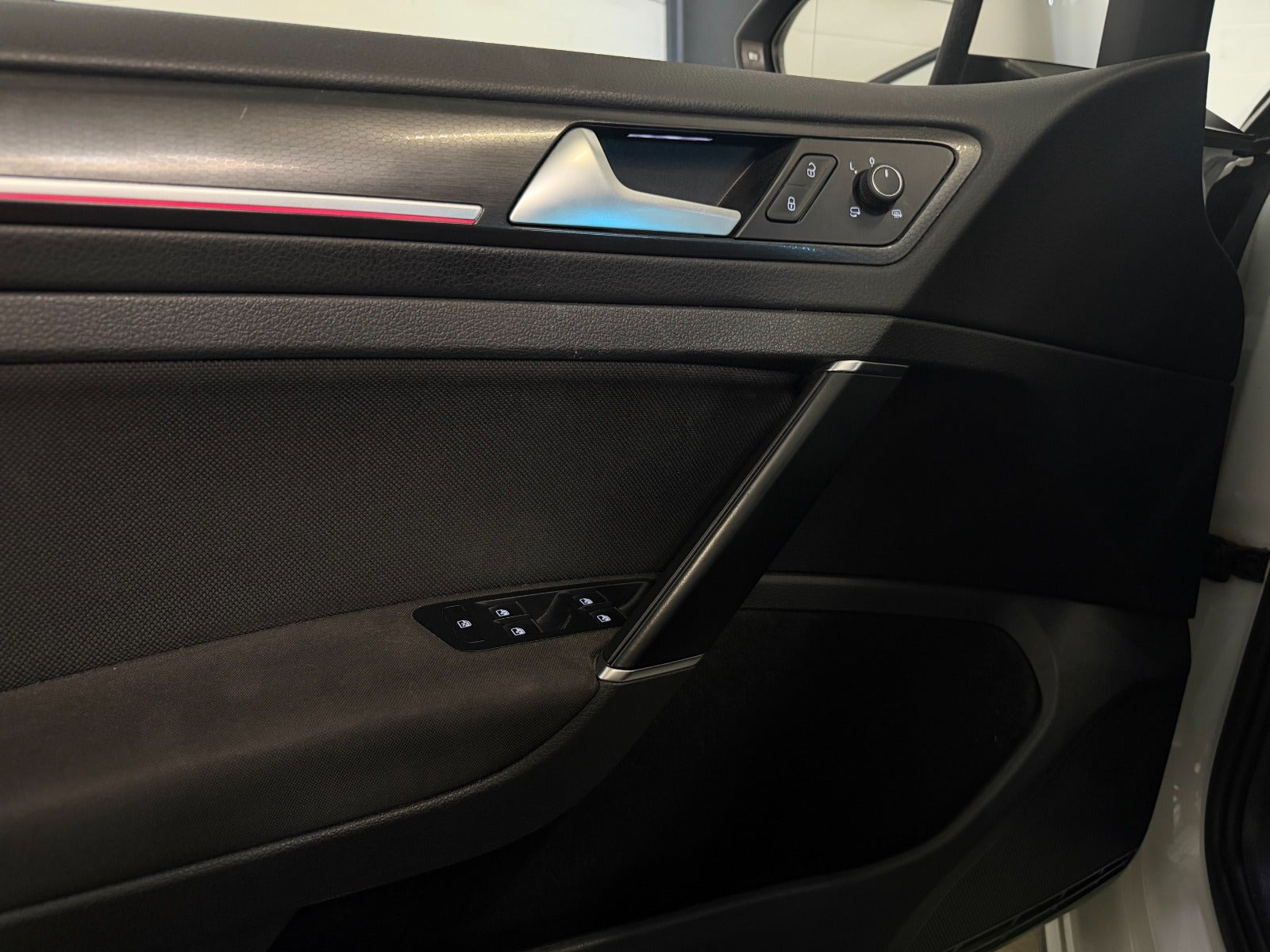Hvid VW Golf VII fra 2018