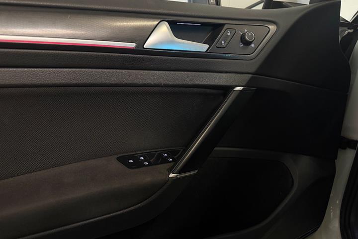 Hvid VW Golf VII fra 2018