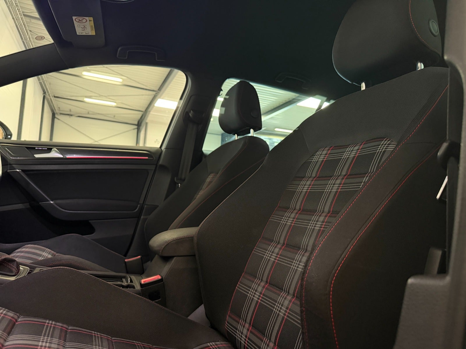 Hvid VW Golf VII fra 2018