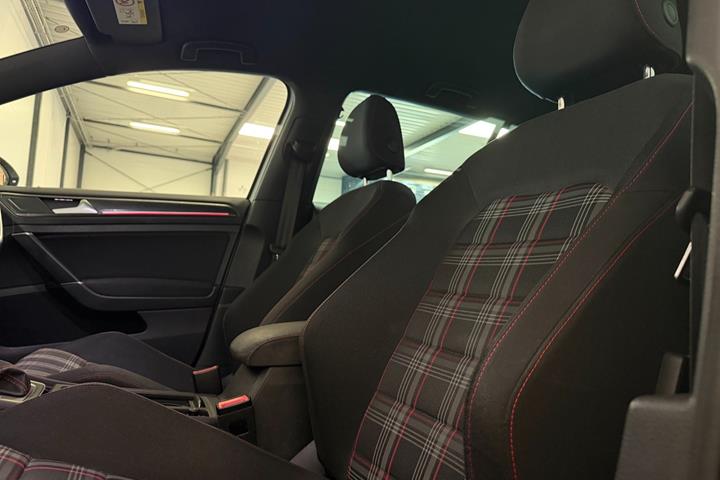 Hvid VW Golf VII fra 2018